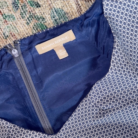 Banana Republic Blue and White Patterned Dress EUC with Pockets!! - Picture 6 of 10